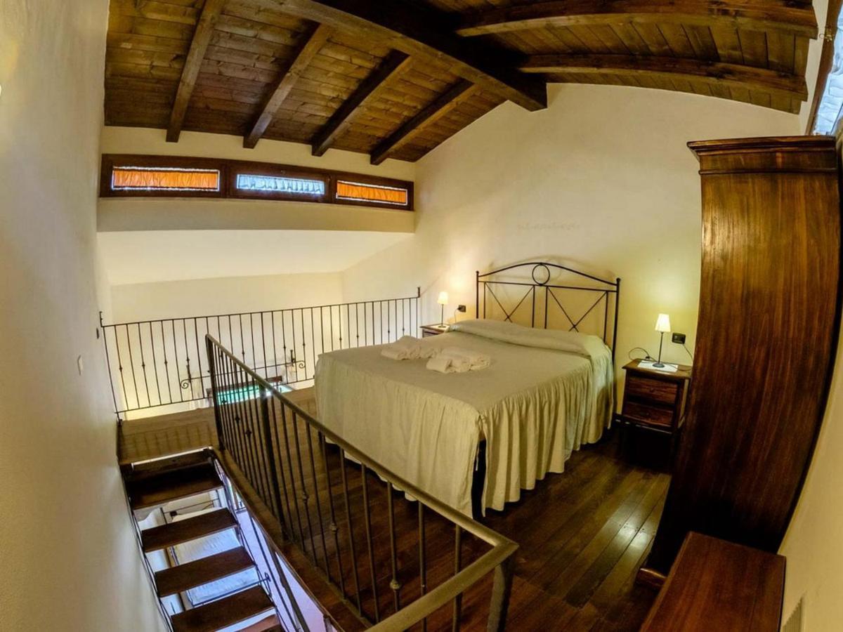 Agriturismo Poggio Corbello La Pesta Exterior foto
