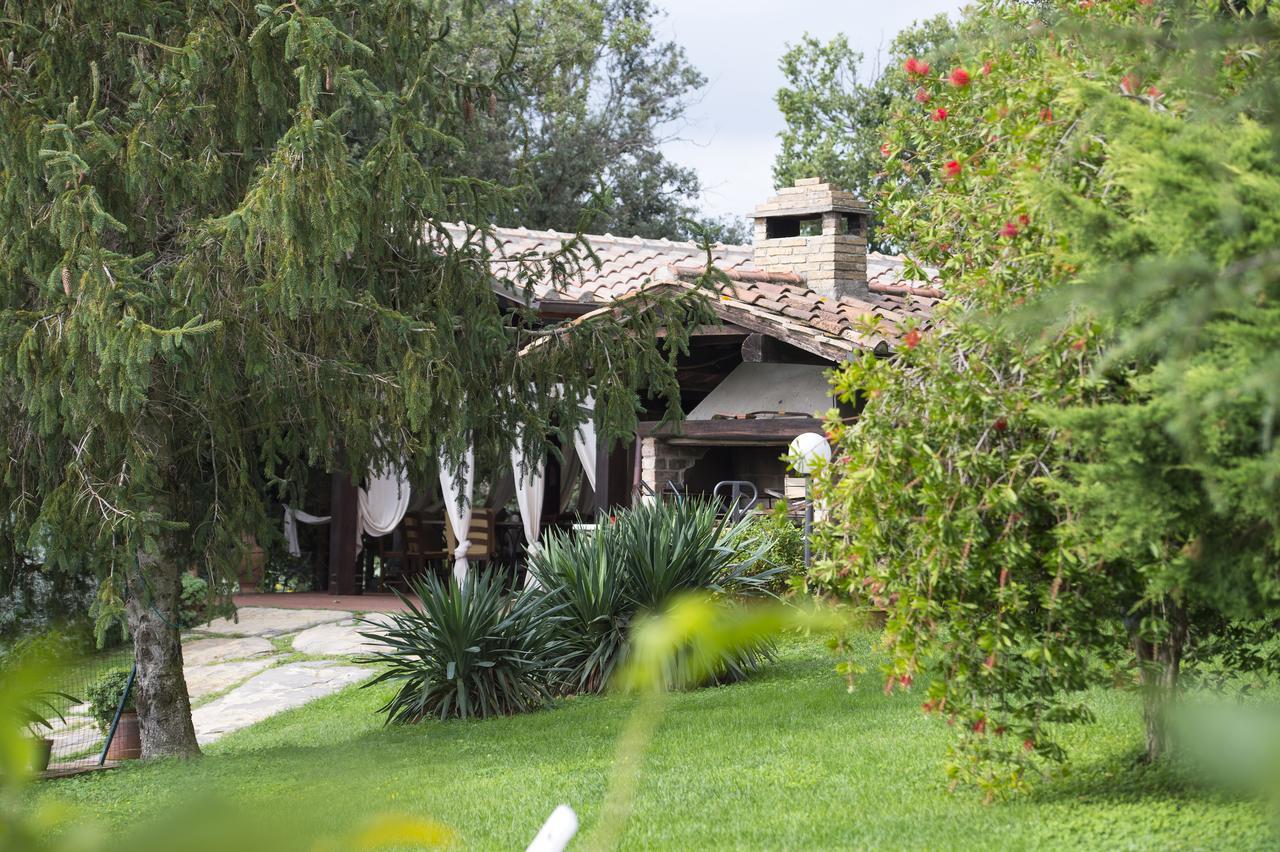 Agriturismo Poggio Corbello La Pesta Exterior foto